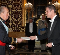 Su Majestad el Rey recibe la Carta Credencial del embajador de la República Francesa, Jérôme Bonnafont